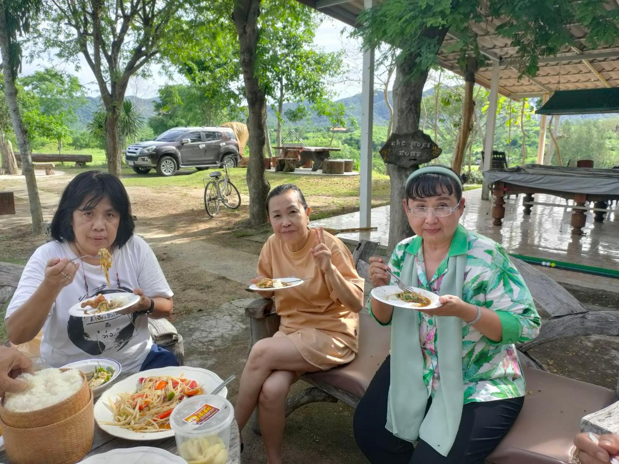 บ้านอิงเมยแคมป์ แก่งกระจาน Ban Phu Bon Luaran gambar
