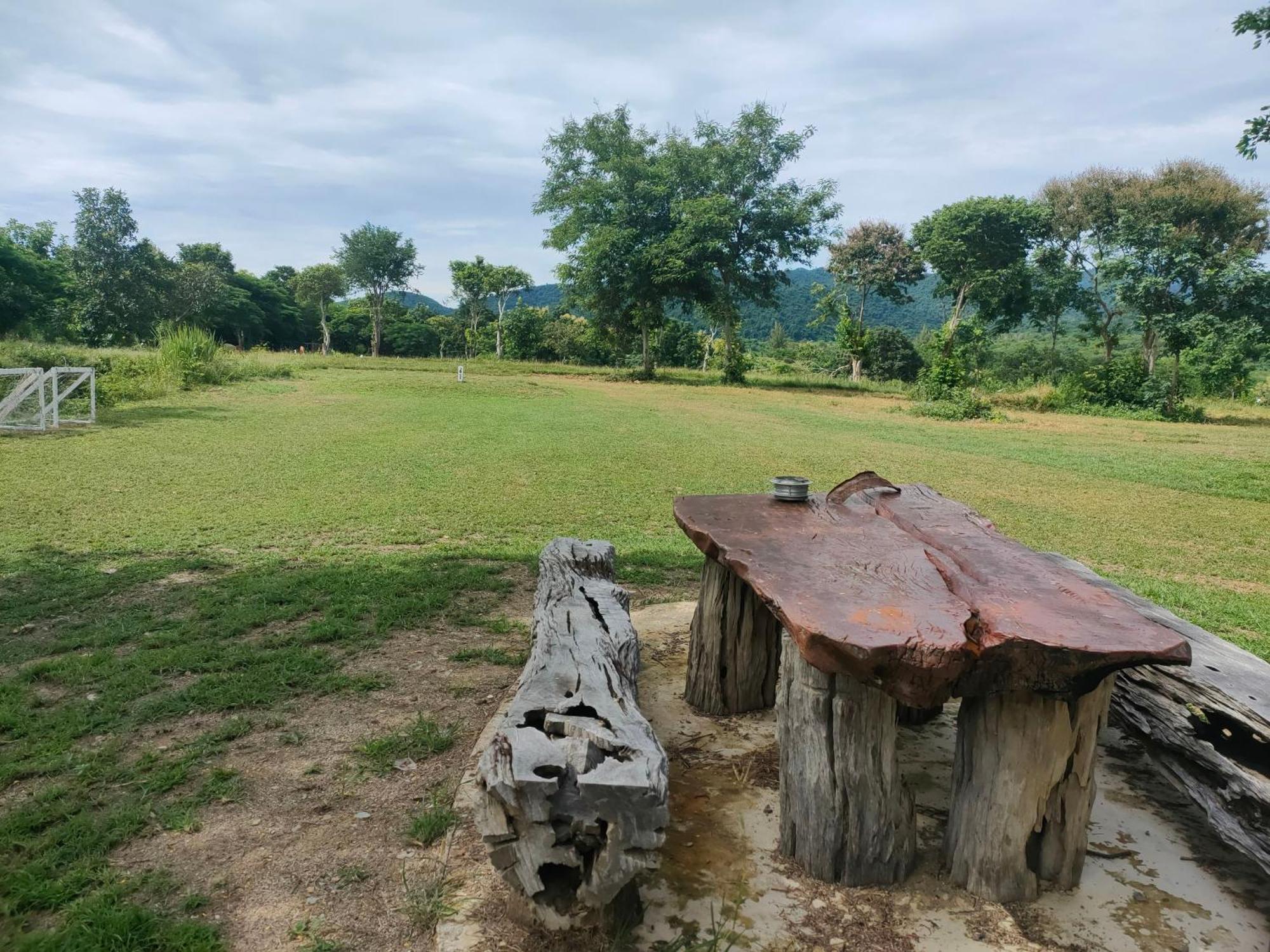 บ้านอิงเมยแคมป์ แก่งกระจาน Ban Phu Bon Luaran gambar