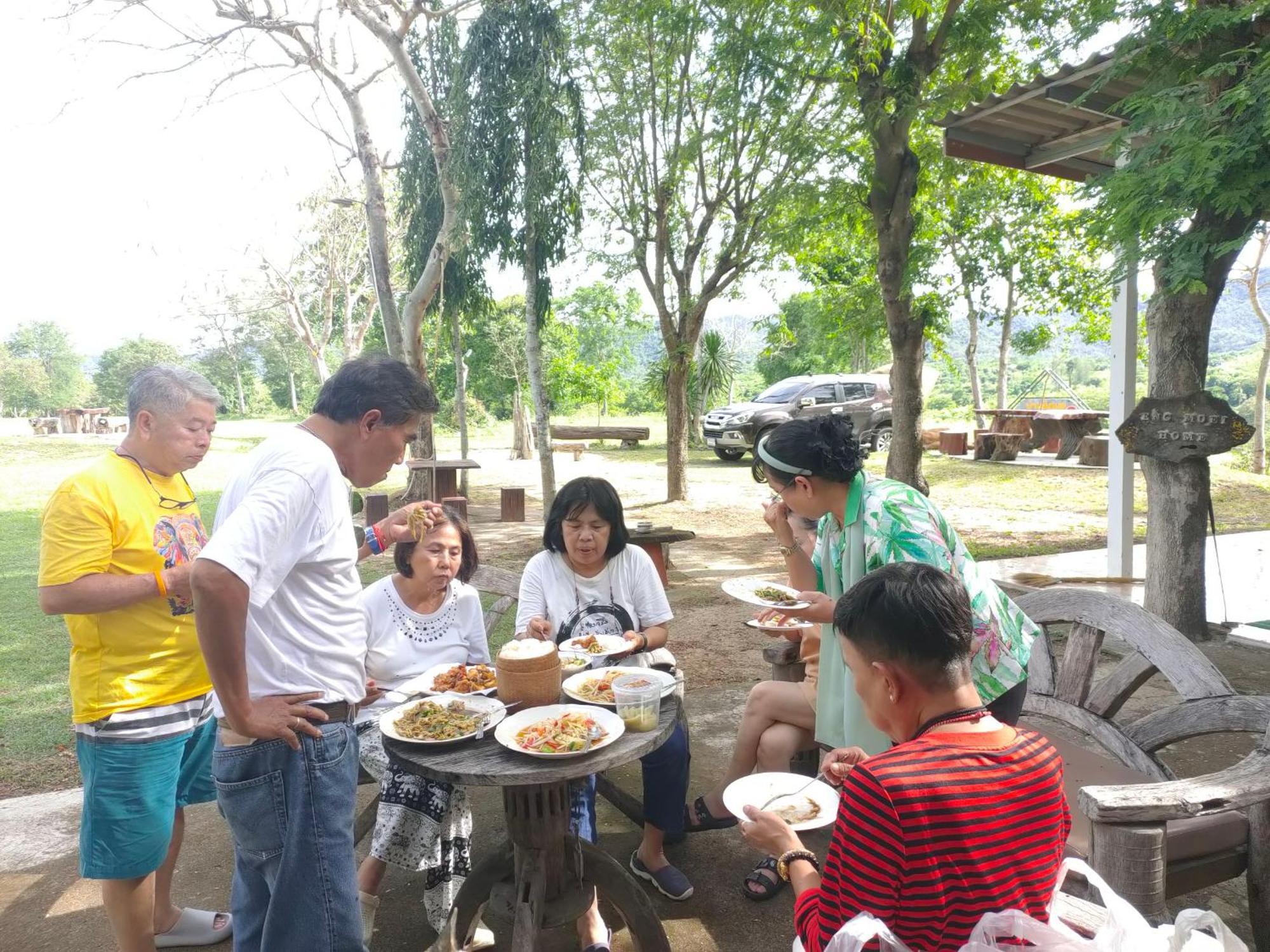 บ้านอิงเมยแคมป์ แก่งกระจาน Ban Phu Bon Luaran gambar
